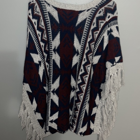 Aztec Patterned Shaw - Picture 5 of 6